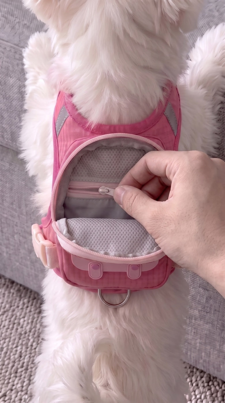 Opening the zipped Pupmio backpack pocket